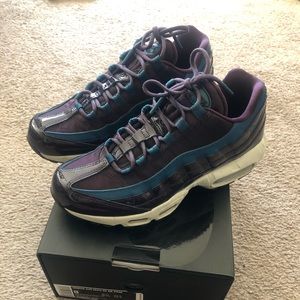 Nike Shoes - Women’s Nike Air Max 95 SE PRM Nike Shoes - Women’s Nike Air Max 95 SE PRM